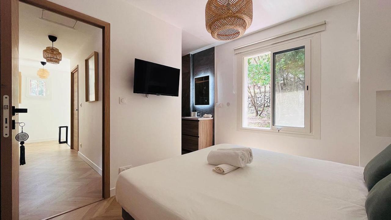 Villa Holistika : Bed And Breakfast / Pool / Air Conditioning/ Mont Faron Тулон Екстер'єр фото