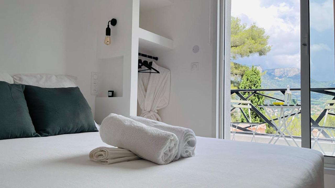 Villa Holistika : Bed And Breakfast / Pool / Air Conditioning/ Mont Faron Тулон Екстер'єр фото